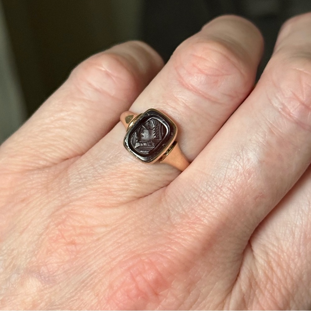 Antique Victorian 10k Gold and Sard Carved Intaglio Signet Ring 6.25 - Picture 6 of 15